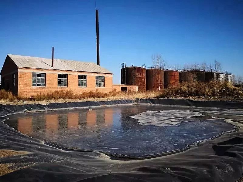 陽離子聚丙烯酰胺CPAM廠家觸目驚心大量油泥油渣傾倒坑塘污染嚴重!