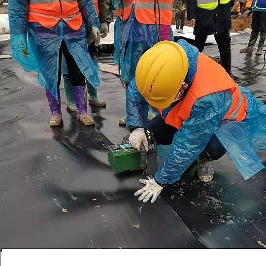 一等品緩蝕阻垢劑生產廠家揭開火神山雷神山醫院的防滲秘密:“兩布一膜”施工工藝,了解一下!